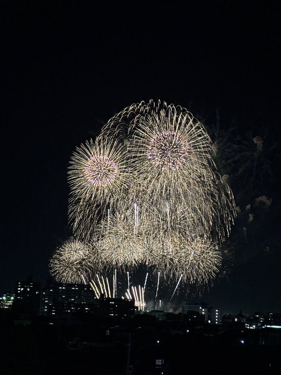 bee_A11's tweet photo. 花火見に行ってきた⸜(*˙꒳˙*)⸝ https://t.co/NQHkqPa7JJ