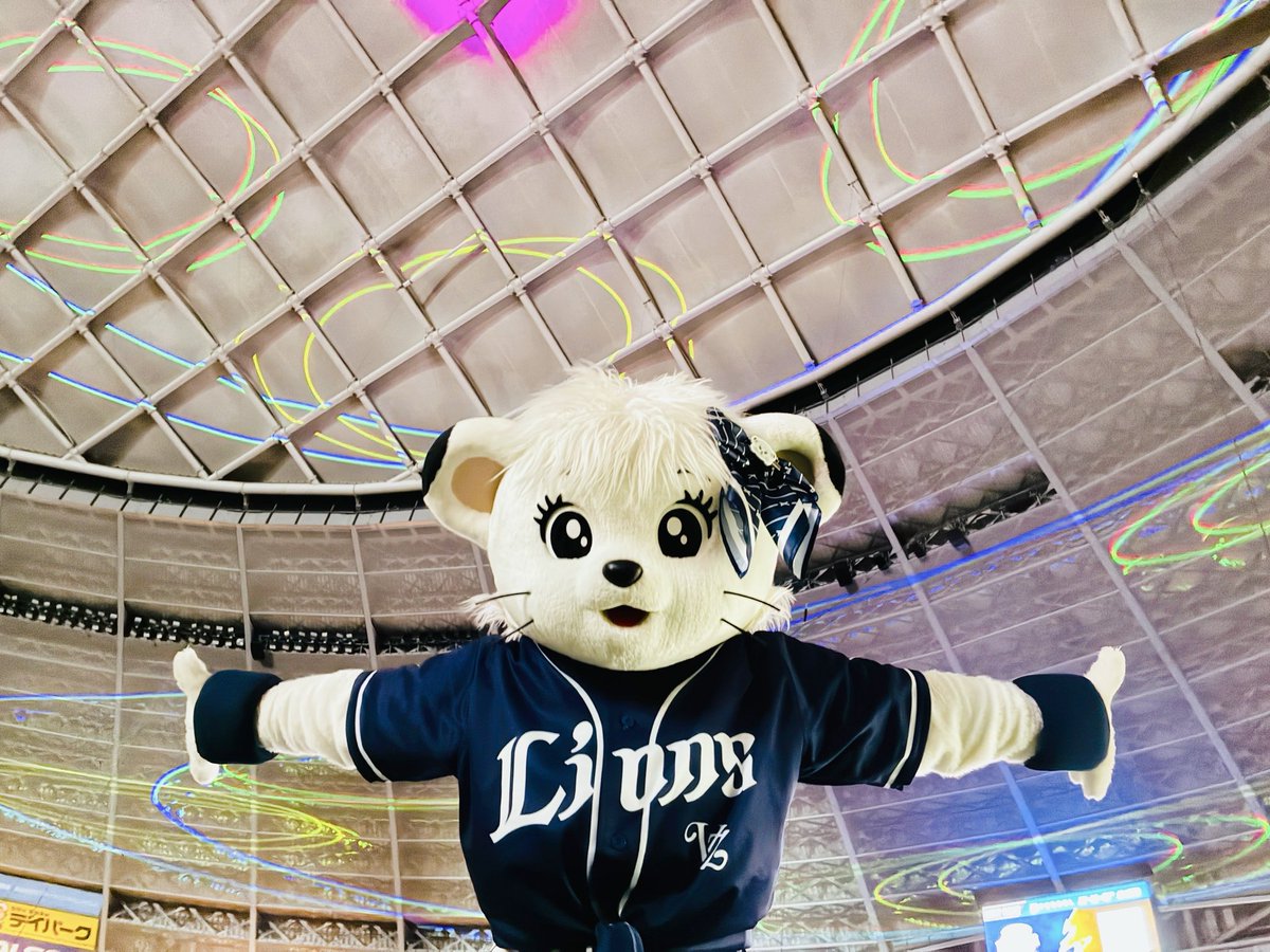 lions_lina's tweet photo. ライオンズ ビクトリー！
6かいの ぎゃくてんのばめん
ほんっとうに だいこうふんだったね！
ライナも ぅわーって なってたよ！
たくさんの ペンライトがひかるなか
みんなと しょうりのよろこびを かみしめられて しあわせです♪ 
おうえん ありがとうございました♡
#seibulions #埼玉西武ライオンズ https://t.co/TyoXr2GvNB
