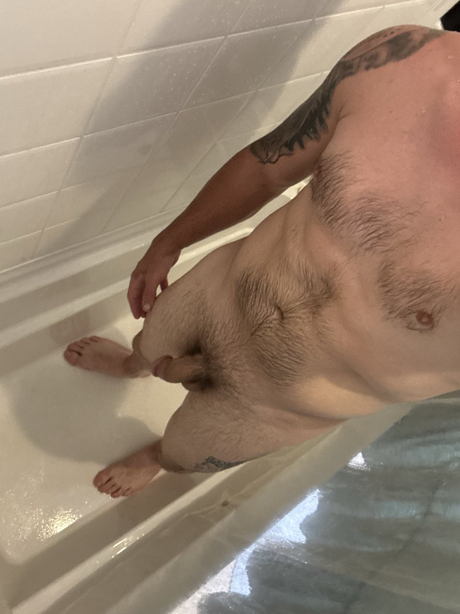 Jakekd69's tweet photo. I need to do some manscaping! https://t.co/OIlJtVFckh