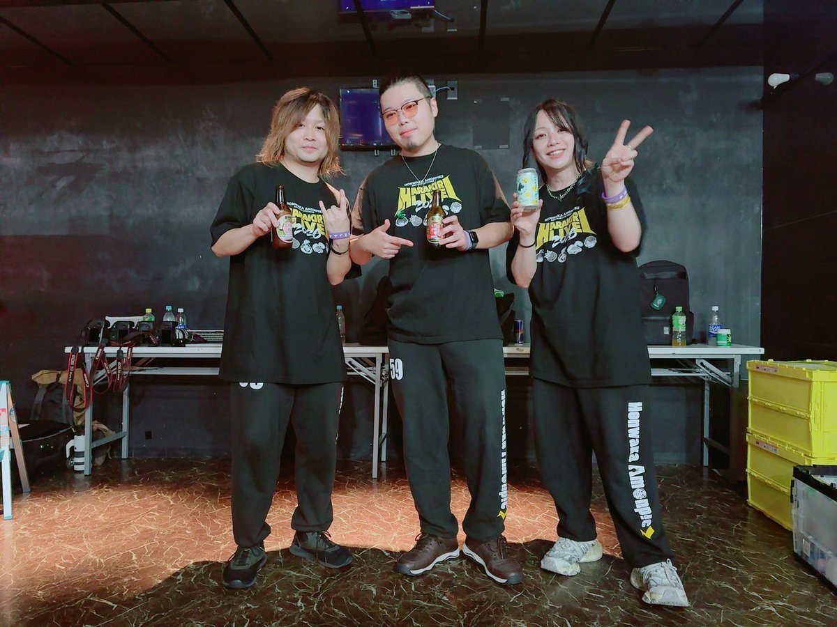 asc_gt's tweet photo. ほんわかあもんぴーずのハラキリLIVE
名古屋公演ありがとうございました〜！！

昼も夜も大盛り上がりだったしMCも山盛り笑ってちょー楽しかったね👍
名古屋のみんなは元気いっぱいでイヤモニ外したら気持ち良すぎたな〜〜！

#あもんぴーず https://t.co/8VCJ9nAo2q