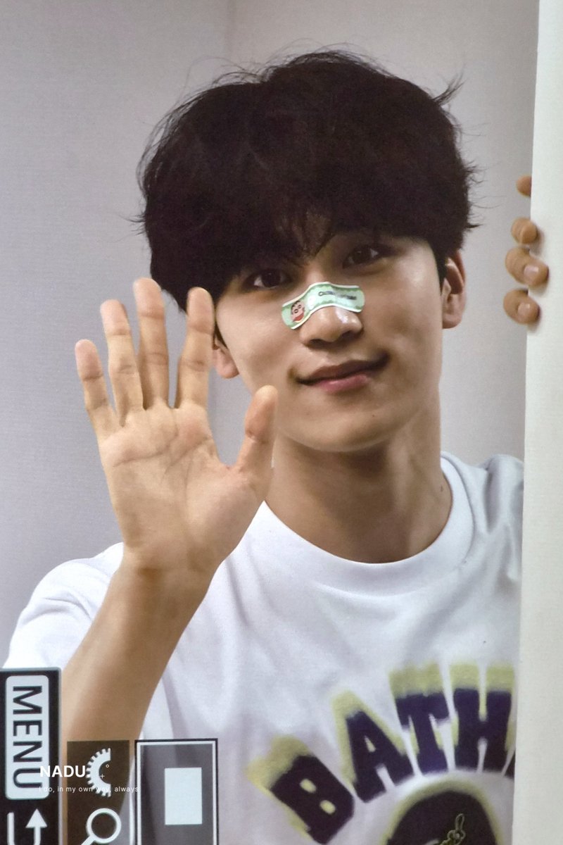 NADU_917's tweet photo. 260725 팬사인회‧₊ ᵎᵎ˚✮
가는 길 까지 다정하셔라 ➰️

#Lun8 #루네이트 #준우 https://t.co/ZpBMJs0Dxi