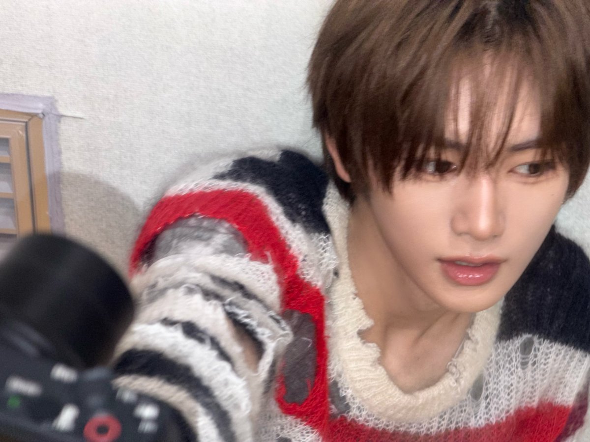 rjaorP0's tweet photo. 와....이사진개좋네 ㅇㅇ https://t.co/yuWsVLJ6V7
