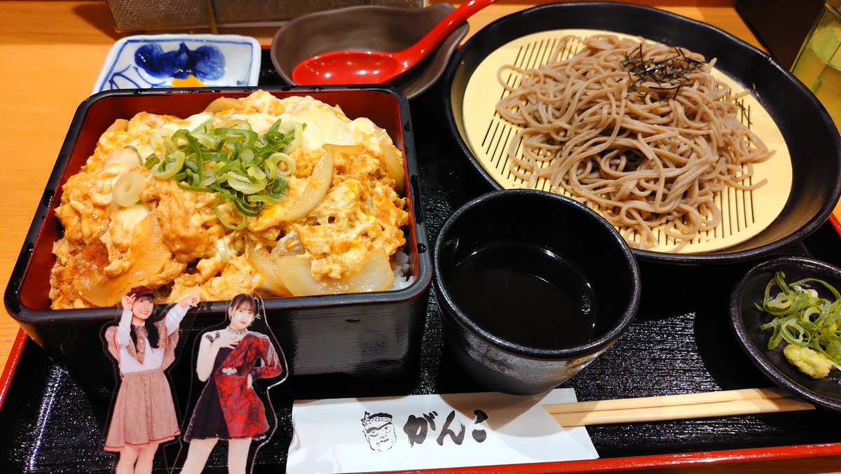 hatatyan's tweet photo. 暑さでやられまくりだけどめっちゃ楽しかったジャイガヲフは、
がんこさんにてロースかつ玉重にざるそばとっぴ！
酷使した膝と喉に染み渡りますね♪ https://t.co/pacP7TwfVj