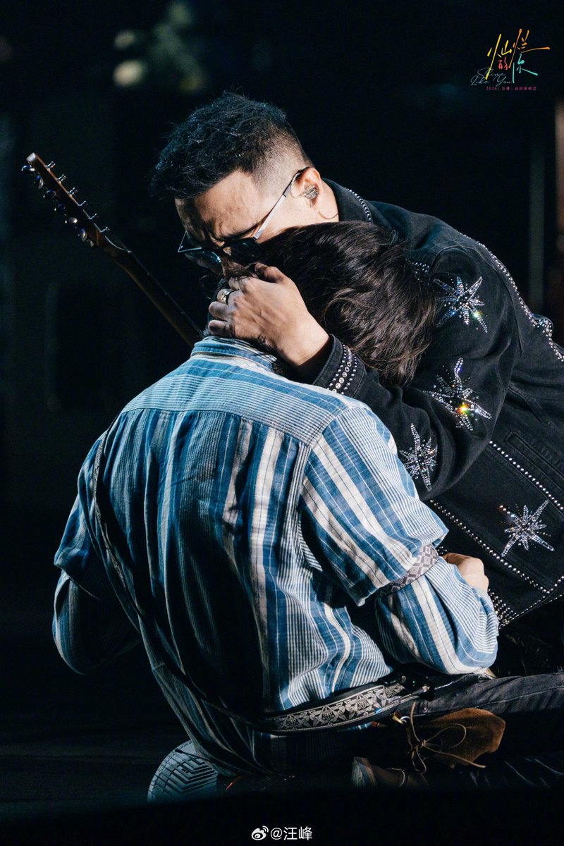 DedraPrince4's tweet photo. [Lost in the cozy rhythm of this live acoustic set—nothing hits quite like raw, unfiltered music that feels like a warm hug for the soul. ]， https://t.co/ISoYMO6ONx