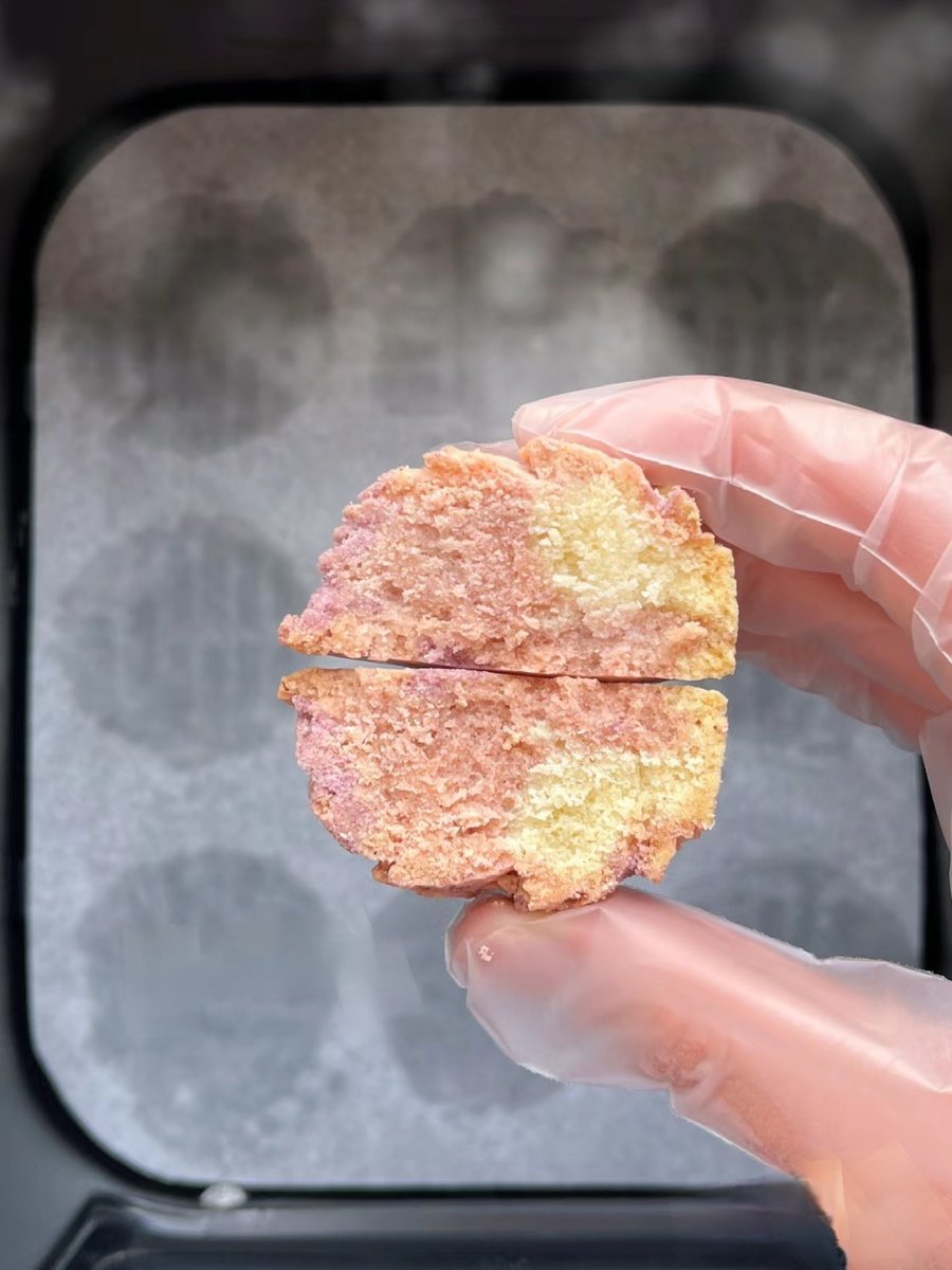 GelsonDelfino's tweet photo. Got my hands all floury u0026 tried a new salted caramel cookie recipe today! The smell of warm baked treats + that first chewy bite Total kitchen win https://t.co/EuKWFGDp0r