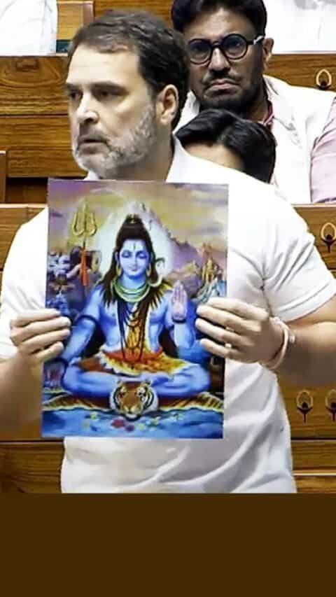 Serenity2601026's tweet photo. पहले वाले को हटाकर, दूसरे वाले को पावर में लाने की गलती मत करना...!!
दोनों गुंडे है,
एक भौतिक गुंडा है,
दूसरा इंटेलेक्चुअल गुंडा है...।।
पहला बल लगाता है, दूसरा मनोबल लगाता है..!
करते दोनों हिंसा ही है, चाहे आंतरिक चाहे भौतिक..!
गोडसेवाद को हटाके गांधीवाद लाओगे, तो तुमसे भारी मिस्टेक हो जाएगी।
भारत ने 60 साल गांधीवाद देखा है, जिसमें दलितों पिछड़ों आदिवासियों की खूब हत्या और बलात्कार हुए हैं।।
गांधीवाद में हिंदू और मुस्लिम सवर्ण मजबूत होते हैं,
अगर सच में गरीब वंचित दलित आदिवासी को खुश देखना चाहते हो तो 10 साल अंबेडकर युग लाओ, जिसमें गांधी का रत्ती भर भी मिलावट न हो..!!