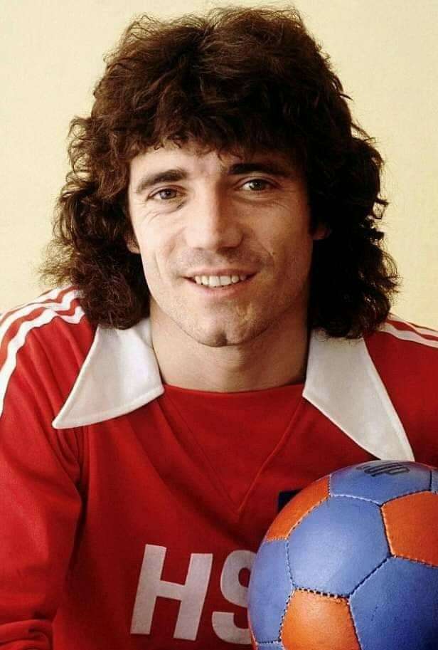 HonestHeart2216's tweet photo. Been meaning to post aww sad news stupid disease 💔 R.i.p Handsome Talented Fun Legend Gentleman Kevin Keegan thoughts with his Family &amp; Friends 🕊️☀️🌈🌙🌟🌟🌠🌠🌹🌹💐💐🕯️🕯️💖x #RIPKevinKeegan #KevinKeegan x https://t.co/mimlnrs8UR