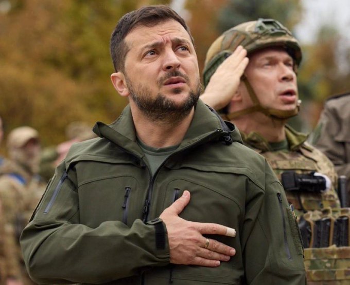 AdelinaSfishta's tweet photo. İran; Rusya'dan aldığı istihbaratla, 4 Amerikan üssünü de vurdu..
"19 ve 20 Temmuz'da, Ortadoğu'da 4 Amerikan hava üssü Rus uydularının hedefine girdi.. 2'si Bahreyn'de, 1'i Ürdün'de ve 1'i de Kuveyt'te. Ve İran tam da o günlerde 4 Amerikan üssüne saldırdı..Ruslar, hem saldırı öncesi bu üslere odaklanıyor, hem saldırı anında ve hem de saldırıdan sonra hasar ölçümü için.. Ve bütün bu bilgiler İran'da oetaya çıkıyor.. Ukrayna istihbaratı olarak hepsini belirledik.. Amerikalılarla bu bilgileri paylaşacağız.." Zelensky...