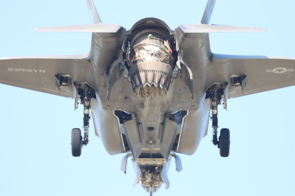 MWMattPhotos's tweet photo. What a monster of an engine to keep it in the air. 

#OSH26 https://t.co/KkHZ8t8Etq