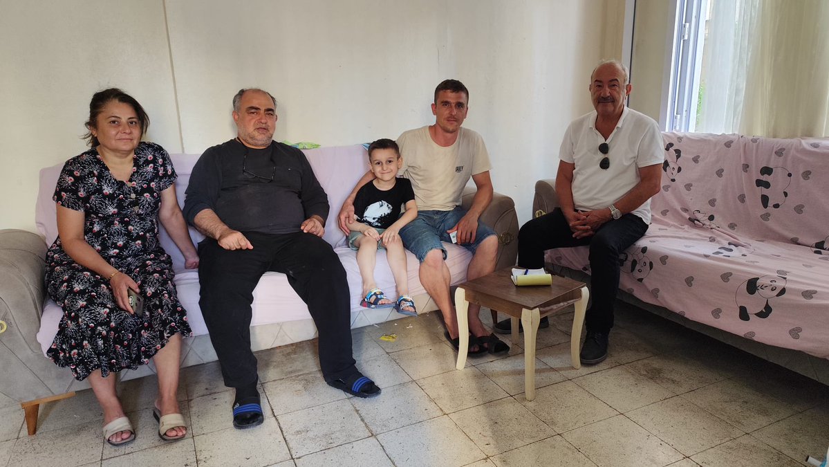 AkpartiCukurova's tweet photo. “AK Parti teşkilatları olarak birlik ve beraberliğimizi her geçen gün daha da güçlendiriyoruz.”

Güzelyalı Mahallemizde kıymetli üyemiz İlker Cirit’i evinde ziyaret ederek samimi bir hasbihâl gerçekleştirdik. Misafirperverliği için kendisine teşekkür ediyoruz. https://t.co/Cl6qiVveaT