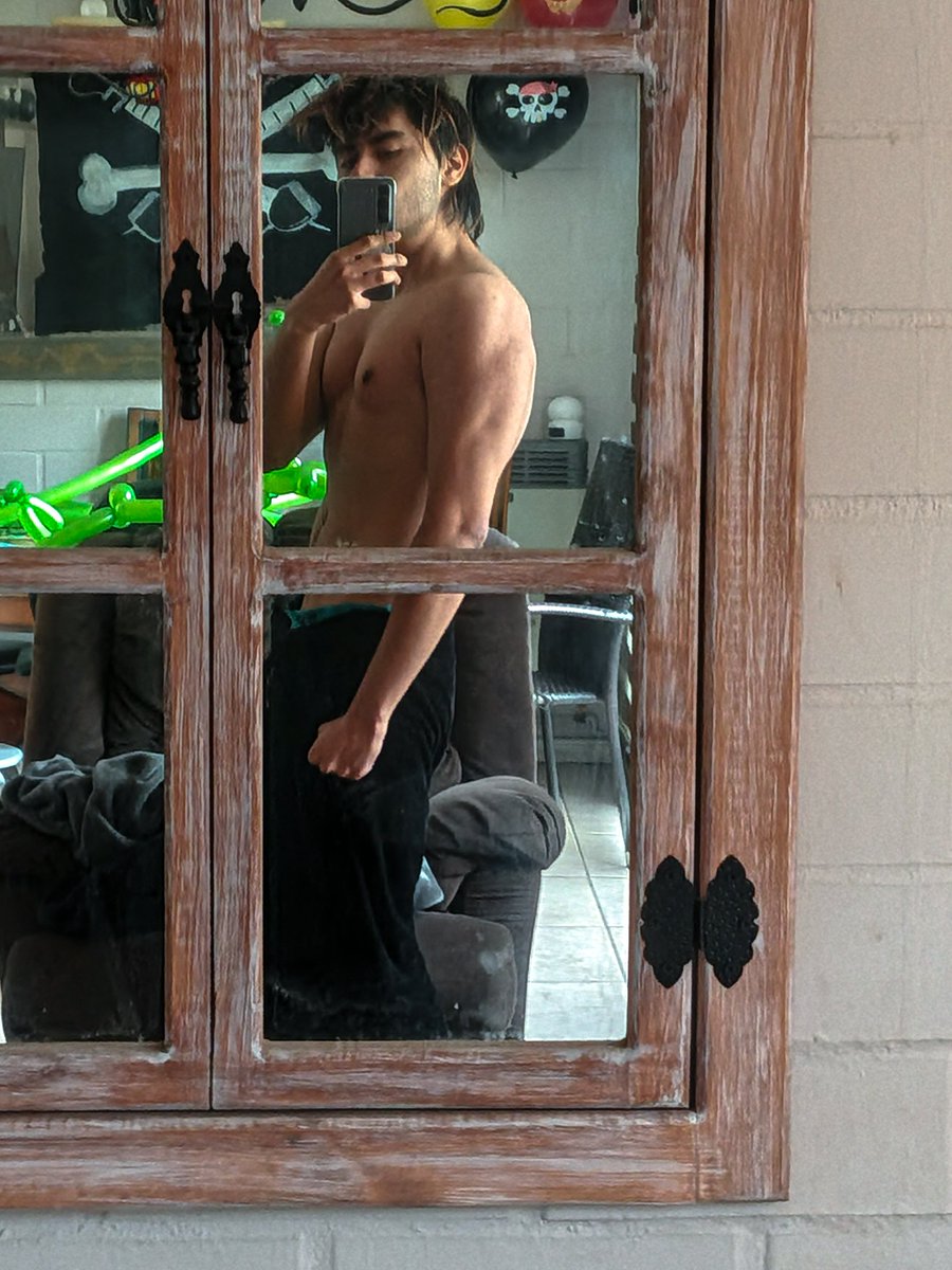asmodeus_panxo's tweet photo. quien quiere verme usar un huevito? sjdjfkgkfk tengo de muchas cosas 👀👀🔥 https://t.co/2pI2iBih3k