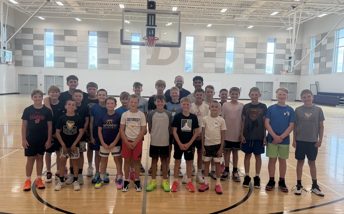 DeFo_Hoops's tweet photo. S/O @BDonaldson5 for another great summer of work with our program! Always appreciate the attention to detail, relationships, and commitment #DefendTheLand #WeAreOne https://t.co/ll6NrgjyuD