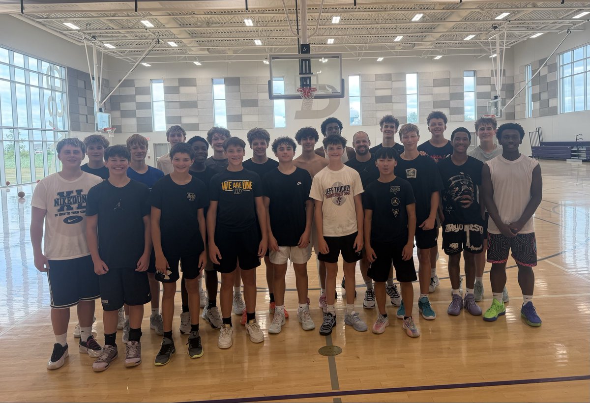 DeFo_Hoops's tweet photo. S/O @BDonaldson5 for another great summer of work with our program! Always appreciate the attention to detail, relationships, and commitment #DefendTheLand #WeAreOne https://t.co/ll6NrgjyuD