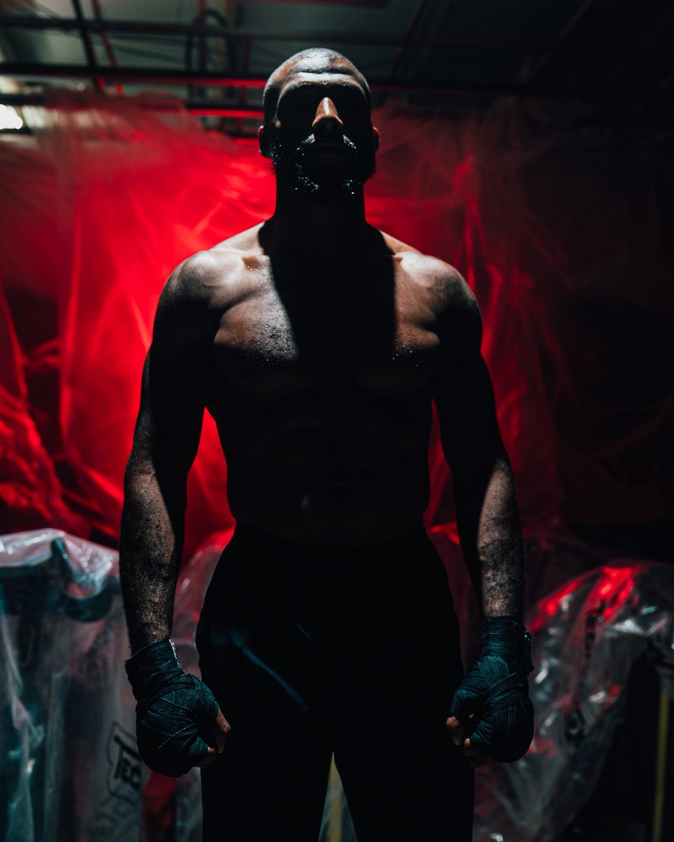 SalahdineP's tweet photo. Aujourd’hui, je franchis la plus grande étape de ma carrière : je combattrai désormais à l’UFC, et je le ferai pour la première fois en main event à Paris le 5 septembre prochain. 
Je n’oublie pas d’où je viens, je n’oublie pas le chemin parcouru. Rien de tout ça n’est arrivé par hasard : c’est le fruit du travail, des sacrifices, et surtout de votre soutien. Je suis fier de porter les couleurs de la France, du Maroc et de la Guadeloupe sur la plus grande scène de ce sport. Je n’y suis pas arrivé seul. Merci à tous ceux qui me suivent depuis le début.

Je vais tout donner. On y va ensemble. 
LET’S GO 🙏🏾💪🏾🇫🇷🇲🇦🇬🇵

@ufc @UFCFRA @atchacademy 

#UFCParis #TeamParnasse