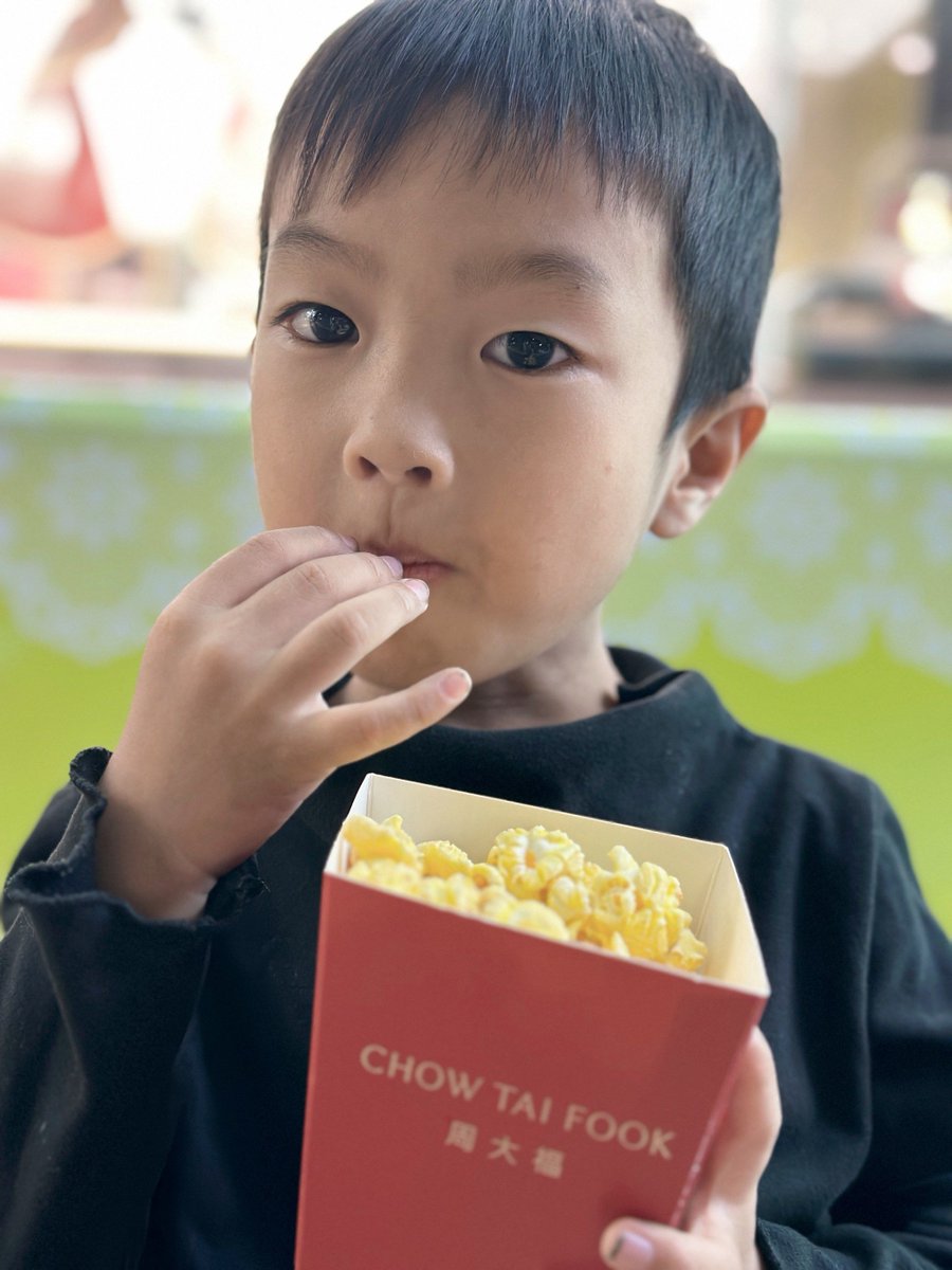 CollenRannbyj's tweet photo. Just unearthed a hidden gem – salted egg yolk popcorn! Crispy, savory, and packed with that perfect umami kick  Swipe to see the crumbly golden goodness that’s now my go-to movie night snack  #SnackSharing #PopcornLovers， https://t.co/HcJ6o6hgWU