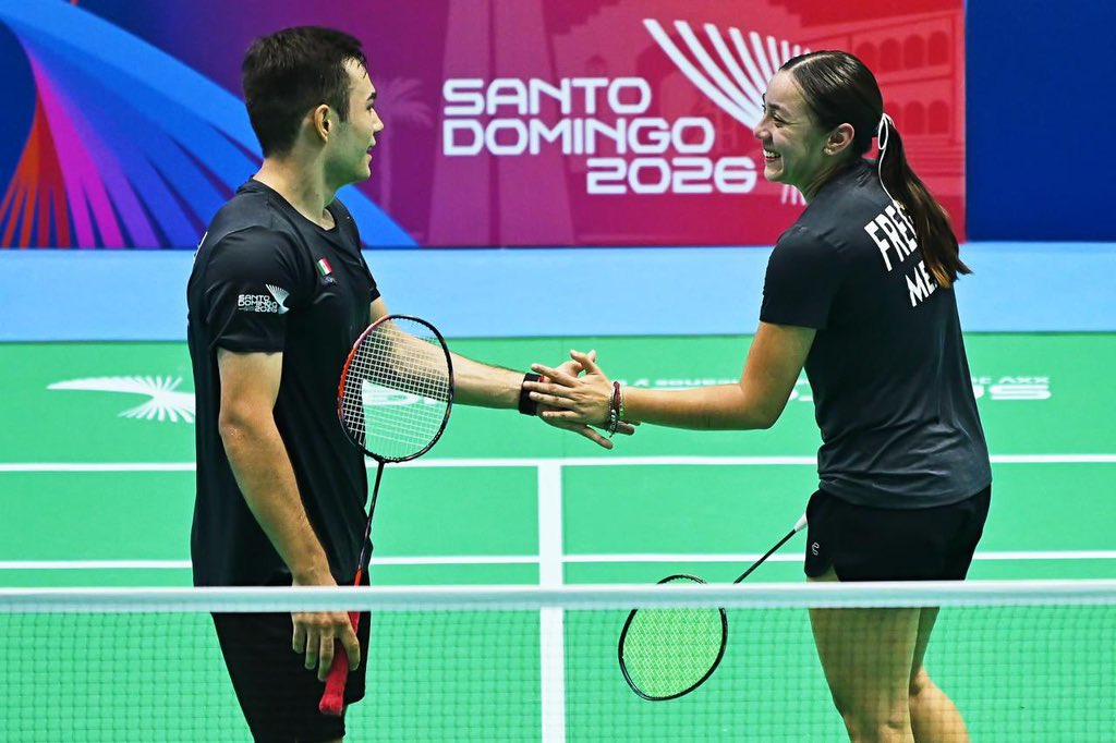 DiariodeMorelos's tweet photo. 🏸🥇 ¡MÉXICO ES CAMPEÓN EN BÁDMINTON!

México derrotó 3-0 a Guatemala y conquistó la medalla de oro en la prueba de equipo mixto. 🇲🇽🏸

¡Otra presea dorada para la delegación mexicana! 🔥🥇 https://t.co/awCoL0bmmp