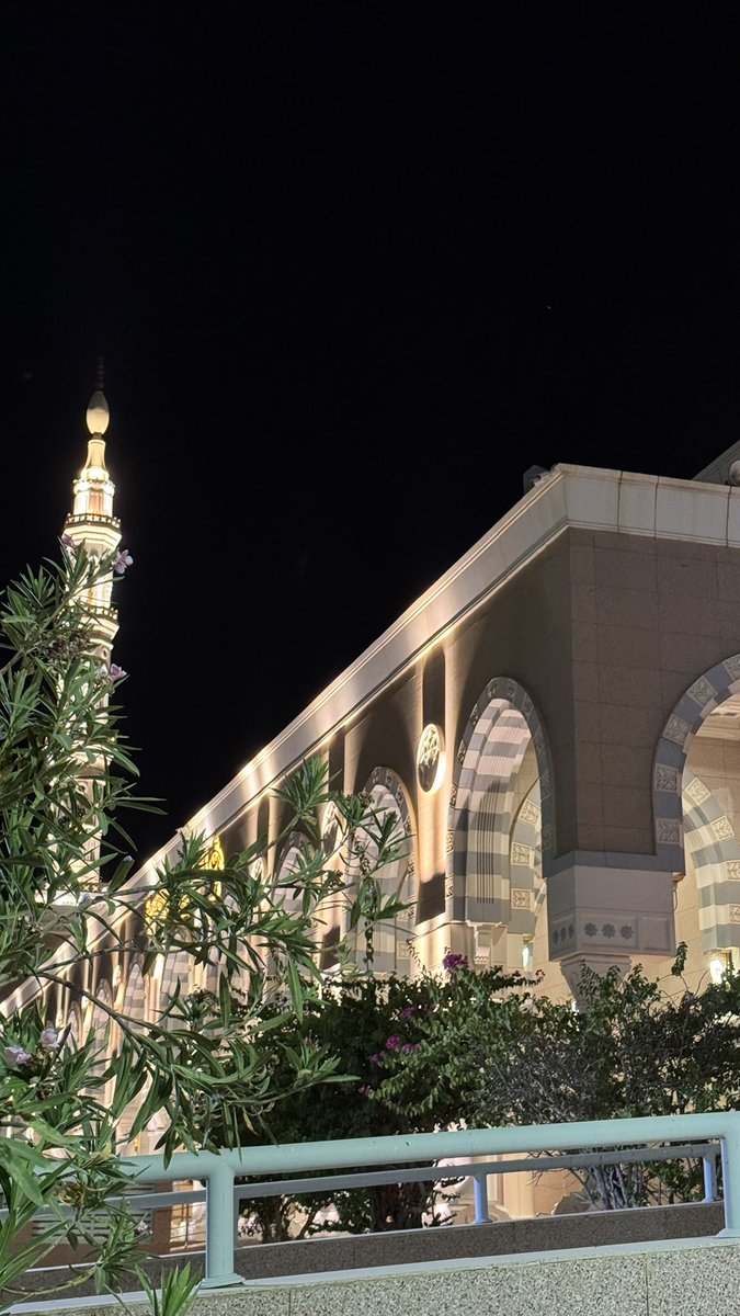 idc_nvm7's tweet photo. هذا المقياس اللي بيحدد مشاعري لها 
دانكن بالجامع واتفادى اروح له من عقب ذاك الثلاثاء
رحت اليوم ومر علي الشريط كامل بس الظاهر اني حبيته لانه كان اخر مكان جمعني فيها والله يجمعنا فيها بجناته
Final verdict ما اكرهها 

والله إن فقده مثل فقد البصر 
يوم قفى به الموت بلمح البصر https://t.co/bq2X2joqim