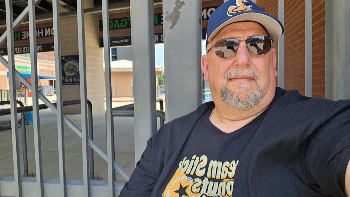 RedGsSports's tweet photo. @AkronRubberDuck I know i will get one! https://t.co/PeABTI8ucQ