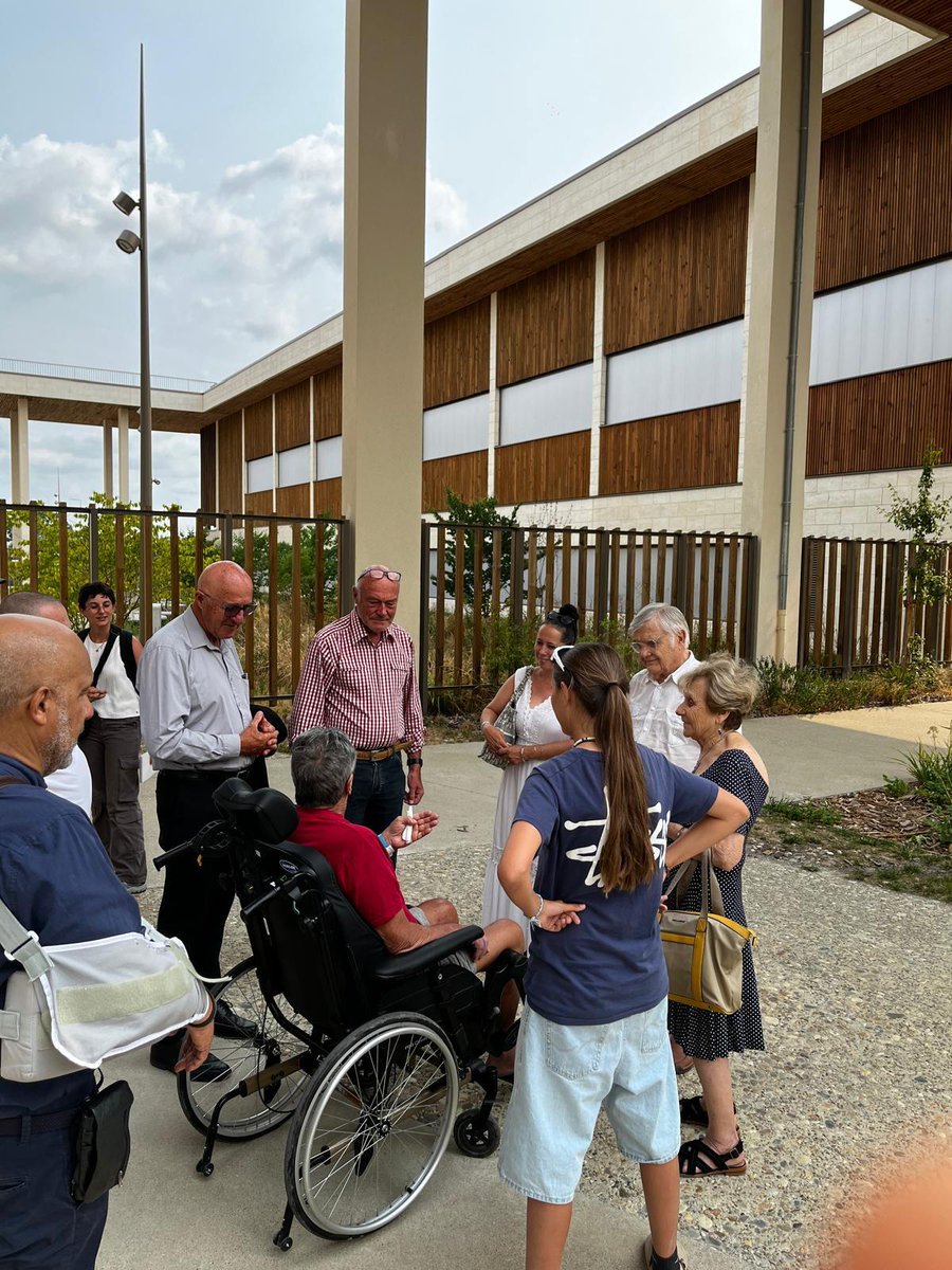 elus_PS_NA's tweet photo. 🙌 La @NvelleAquitaine amplifie la solidarité et les moyens mis en place pour accueillir les populations et touristes déplacés des zones évacuées.
🏫 Le Président @al_rousset s'est déplacé avec Jean-Louis Nembrini, Vice-Président en charge de l'Education et de @YBoultam, conseillère régionale déléguée à l'ambition éducative et territoriale dans les lycées de Créon et de Lormont.