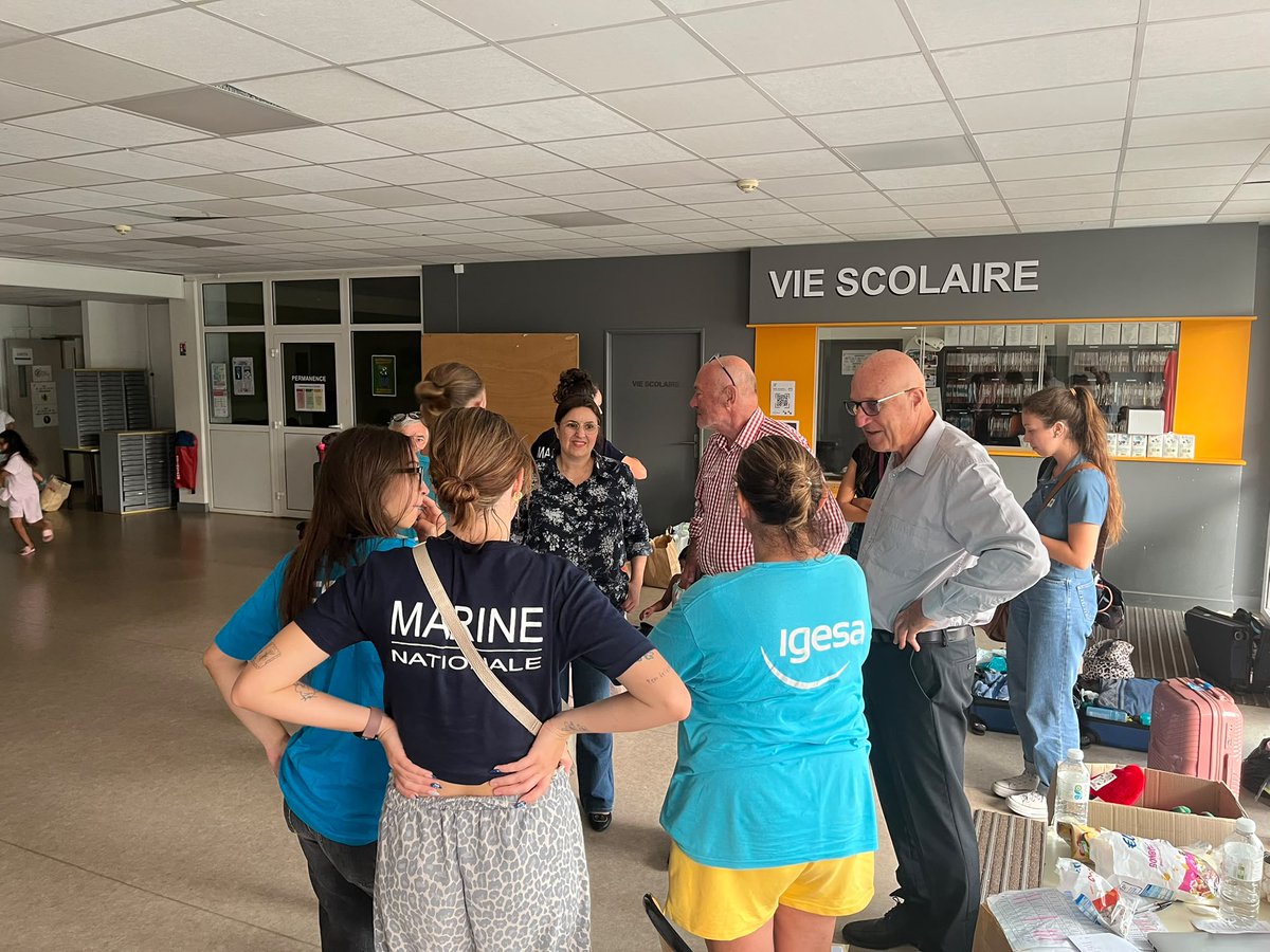 elus_PS_NA's tweet photo. 🙌 La @NvelleAquitaine amplifie la solidarité et les moyens mis en place pour accueillir les populations et touristes déplacés des zones évacuées.
🏫 Le Président @al_rousset s'est déplacé avec Jean-Louis Nembrini, Vice-Président en charge de l'Education et de @YBoultam, conseillère régionale déléguée à l'ambition éducative et territoriale dans les lycées de Créon et de Lormont.