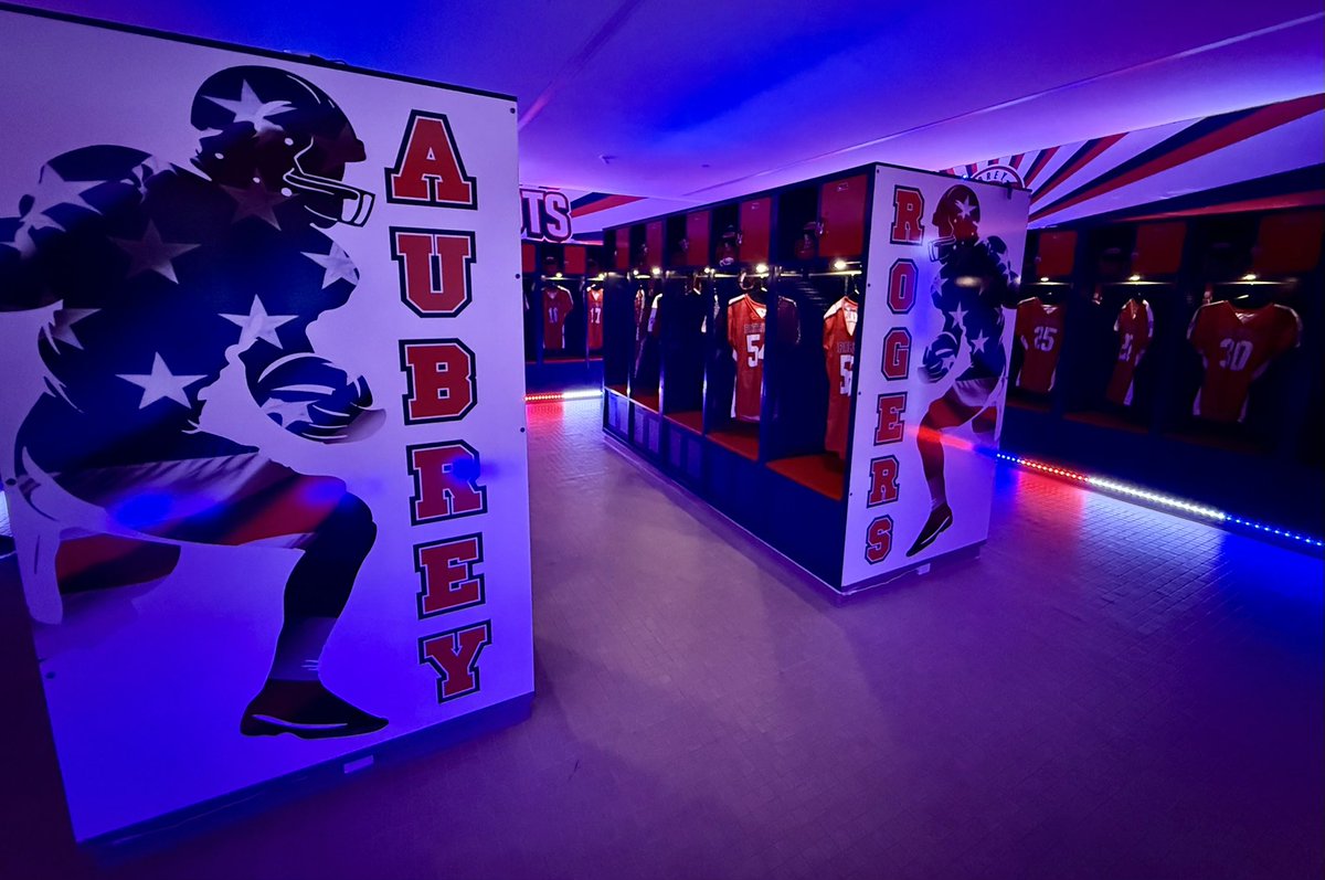 football_aubrey's tweet photo. Media Day ✅
Aubrey Rogers continues to grow!

Thank you parents for checking out the new locker room! 

Thanks to the Bean for supplying all our players and parents with donuts and coffee!  

#PatHard #PatriotNation
@FlaHSFootball @PrepRedzoneFL @FLgridironpreps @Andy_Villamarzo https://t.co/XM5qwQGPPP
