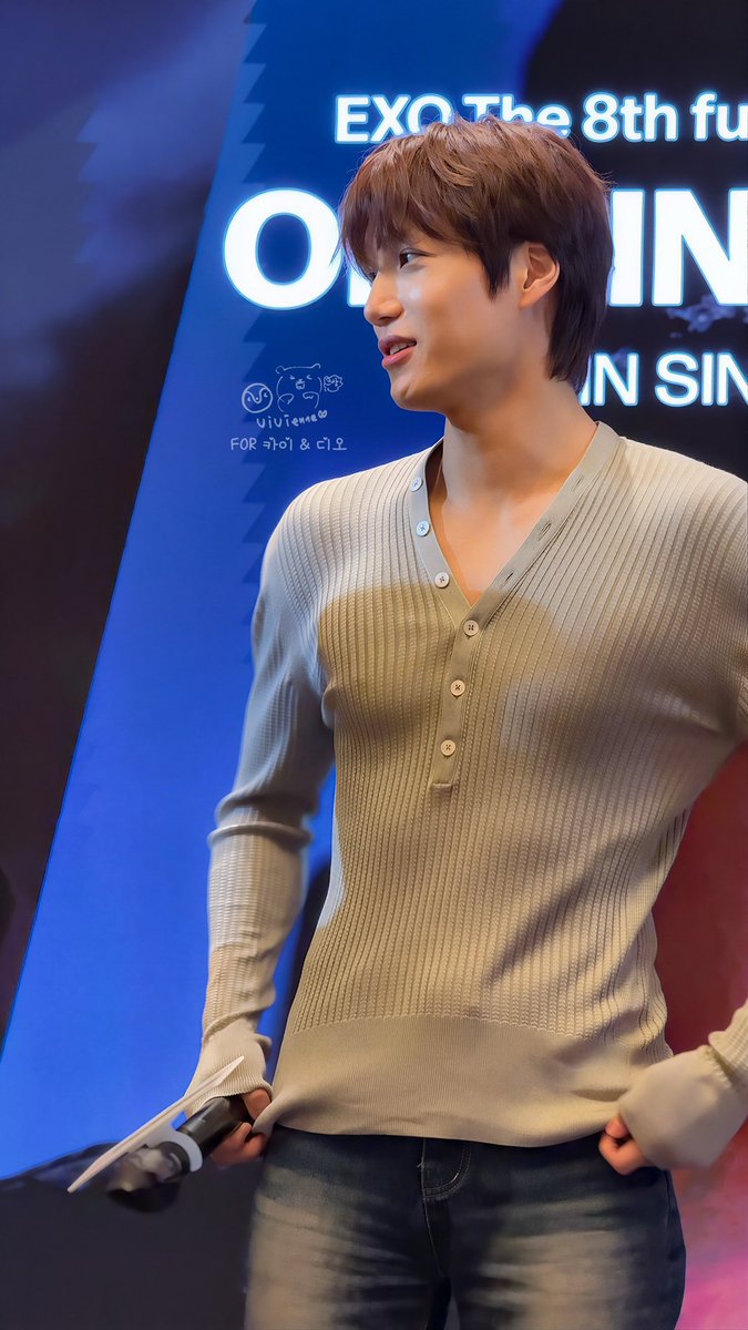 nothingonini's tweet photo. WHAT A BODY OH MY GOD https://t.co/9vwHIkZwq7