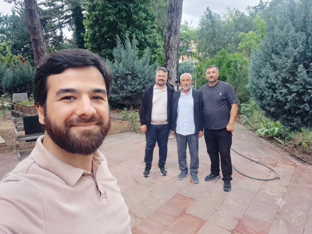 YesillRecep's tweet photo. Ol hâli çok âlâ güzel
Yağmaladı gönlüm evin
Pek bağla aşkın zincirin
Boşanmasın divâneler

Cevr-i cefa etmek ile
Şemsî seni terk eylemez
Seni seven âşıkların
Hâşâ senden usaneler
                      Şemsi Sivasi https://t.co/WnzDCWOHae