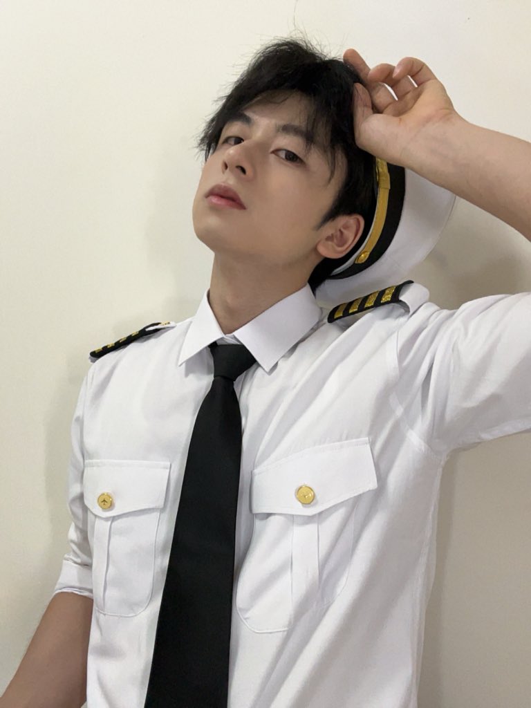 Xssru's tweet photo. 很帥的一晚。限定中 https://t.co/OnYWmW5b8i