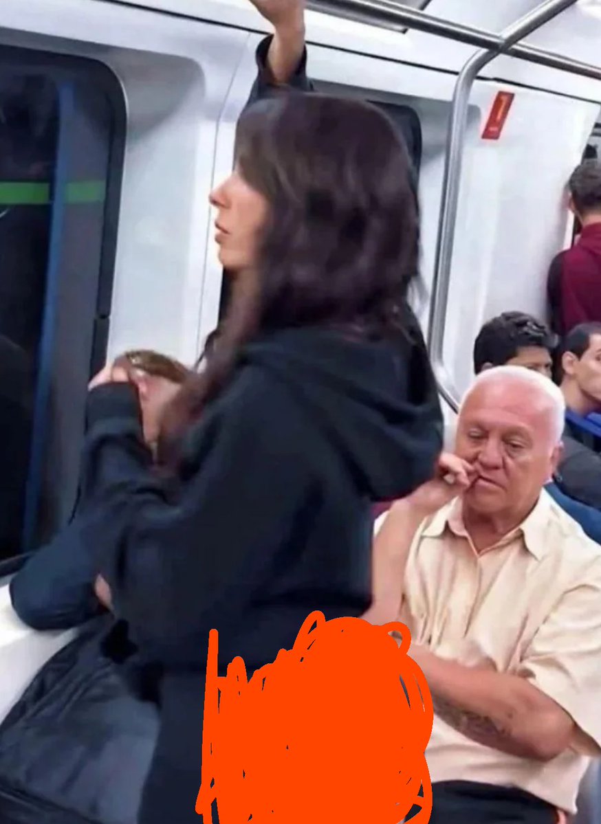 JFreiress_'s tweet photo. Imagens que são desconfortáveis para todas as mulheres.

O assediador nem sempre grita. https://t.co/JT0iGNevAV