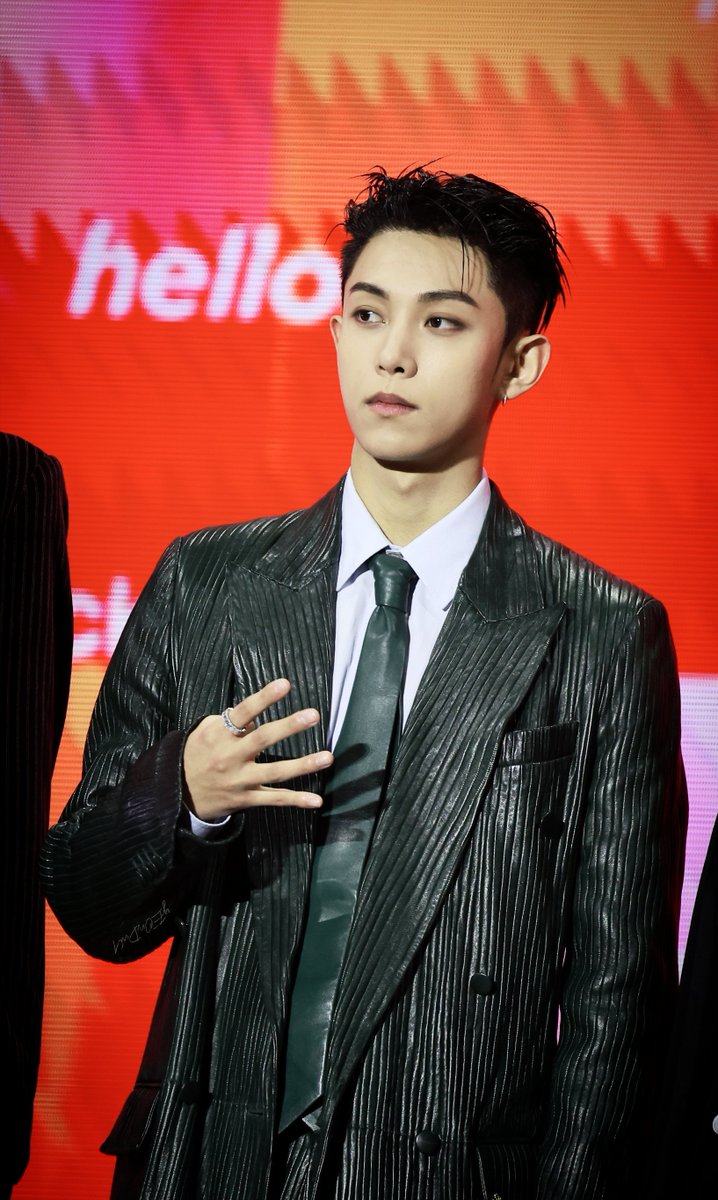 lowyulr_'s tweet photo. 260725 KMA 레드카펫

#LNGSHOT #롱샷 
#RYUL  #김률 https://t.co/RZnTdnFRNZ