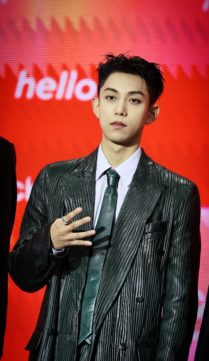 lowyulr_'s tweet photo. 260725 KMA 레드카펫

#LNGSHOT #롱샷 
#RYUL  #김률 https://t.co/RZnTdnFRNZ