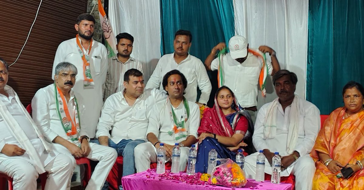 JVSinghINC's tweet photo. जनता के भरोसे और विश्वास का पंजा जीतेगा।

दतिया नगर के ऐतिहासिक लाला का ताल एवं बाल्मीकि मोहल्ला, वार्ड क्रमांक 32 में कांग्रेस प्रत्याशी कुंवर घनश्याम सिंह जी के समर्थन में नुक्कड़ सभा।

इस अवसर पर AICC सचिव, प्रदेश सह-प्रभारी एवं भरतपुर सांसद श्रीमती संजना जाटव जी, जौरा विधानसभा क्षेत्र के लोकप्रिय विधायक श्री पंकज उपाध्याय जी सहित कांग्रेस के वरिष्ठ नेताओं, पदाधिकारियों एवं कार्यकर्ताओं की गरिमामयी उपस्थिति रही।
@INCIndia @kharge
@RahulGandhi @priyankagandhi @OfficeOfDVS @Jairam_Ramesh @kcvenugopalmp @INCMP @Barmer_Harish @jitupatwari @UmangSinghar  @IYC @IYCMadhya @IncSanjanajatav