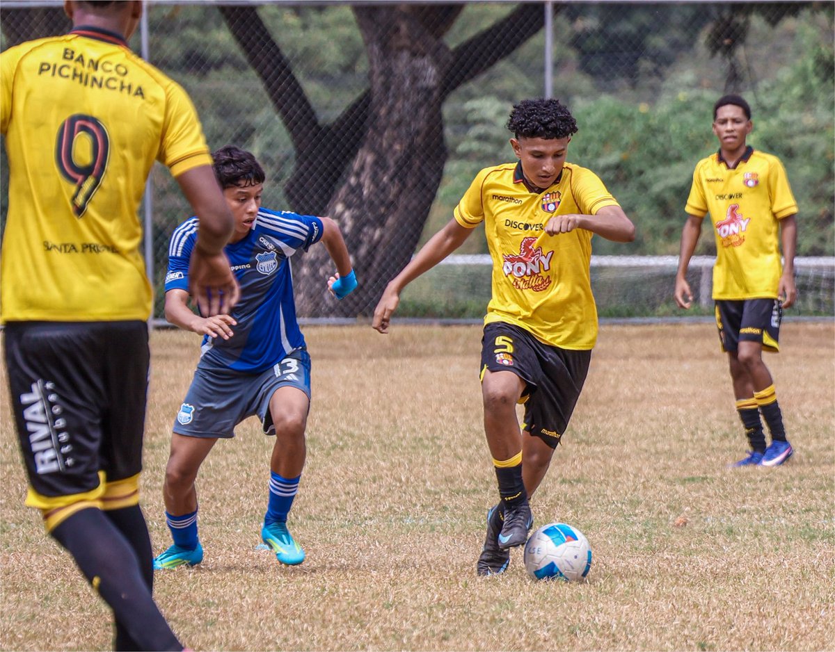 BSCEutimios's tweet photo. #U15 | 25’ segundo tiempo ⏰ 

CSE 0-1 #BSC 

Kendry Angulo ⚽️

#CampeonatoNacional
#BarcelonaMiPasión https://t.co/hDB73CvsJs