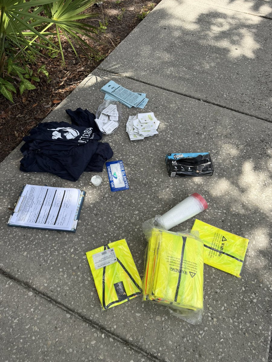 VictoriaForWS's tweet photo. Thank you all for joining us today for our Winter Springs road cleanup!  🙏 https://t.co/MQbRmckIHW