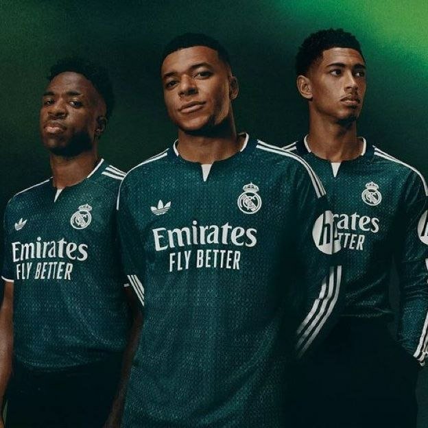 youngonchain's tweet photo. 🚨 BREAKING: José Mourinho has let Real Madrid know that he wants all the team's stars to stay, including Vinicius Junior.

He wants to keep Kylian Mbappé, Jude Bellingham and Vinícius Júnior at the club.

@TeleFootball https://t.co/rdx40qp4WG