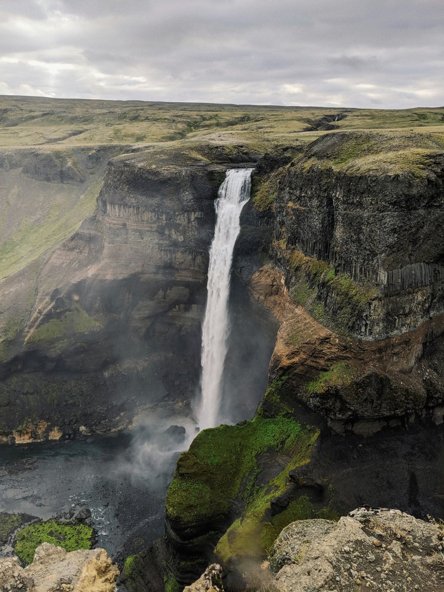 earthcurated's tweet photo. 🇮🇸 Iceland has more than 10,000 waterfalls, thanks to its glaciers, volcanic landscape, and abundant rivers. https://t.co/BGHhKsVhbi