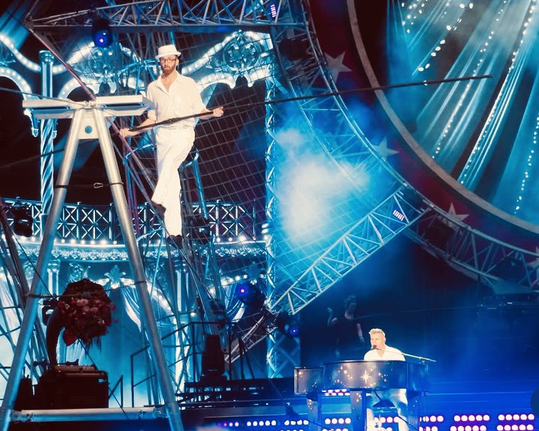 TT_Sisters's tweet photo. Such proud & special moments 🎪🤡🐘💫 @GaryBarlow @takethat @OfficialMarkO #HowardDonald #circuslive ❤️❤️❤️ xxxx https://t.co/j7uxkSC3hn