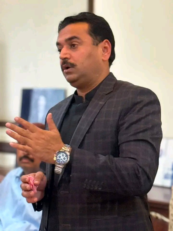 HuzaifaSha13067's tweet photo. Mayor @KashifShoroPPP met with Kashmiri community leaders, urging support for PPP candidate Aamir Abdul Ghaffar Lone in LA-40 (Valley-1).
Vote Arrow (🏹) on August 2, 2026! ✌️
#PPP #Hyderabad #LA40 #VoteForArrow
@BBhuttoZardari https://t.co/q9ZMhlTAlv