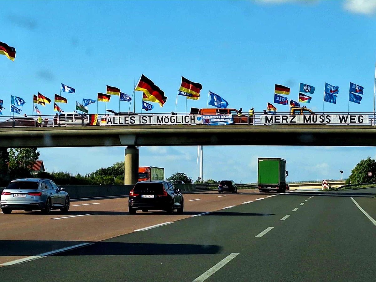 TimKoffiziell's tweet photo. DAS will ich von nun an überall sehen! https://t.co/KuervGsIJg