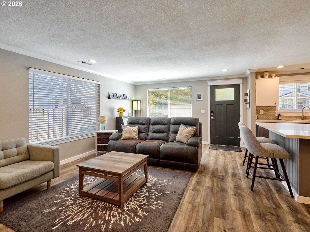 WilsonvilleHome's tweet photo. Just listed in Wilsonville, Oregon! Contact our sponsor, Certified Realty for more information. Details here: https://t.co/uaMfc1RSHT https://t.co/jYZcwPpbH1
