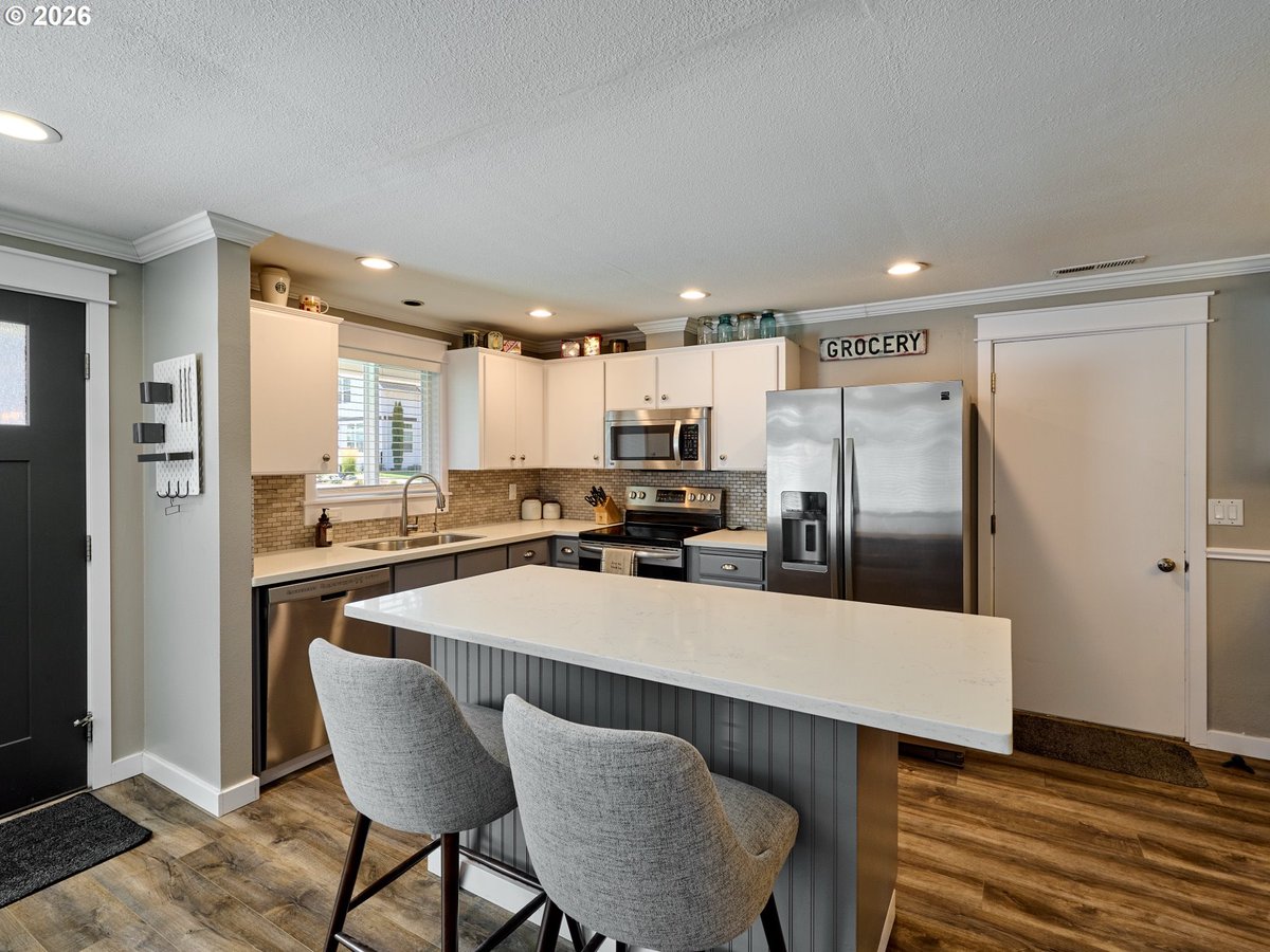 WilsonvilleHome's tweet photo. Just listed in Wilsonville, Oregon! Contact our sponsor, Certified Realty for more information. Details here: https://t.co/uaMfc1RSHT https://t.co/jYZcwPpbH1