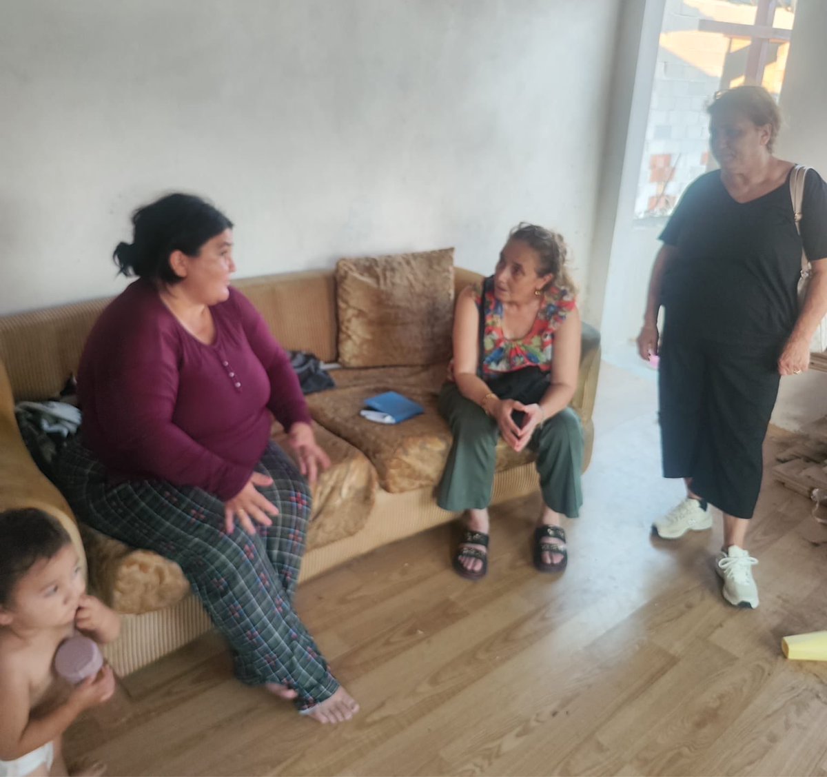 AkpartiCukurova's tweet photo. “AK Parti teşkilatları olarak gönül ziyaretlerimizi sürdürüyor, hemşehrilerimizle muhabbetimizi ve kardeşliğimizi güçlendiriyoruz.”

Belediye Evleri Mahallemizde hemşehrimiz Fadime Sarı’yı ziyaret ederek samimi bir sohbet gerçekleştirdik. Misafirperverliği için teşekkür ediyoruz. https://t.co/TgbInDCajv