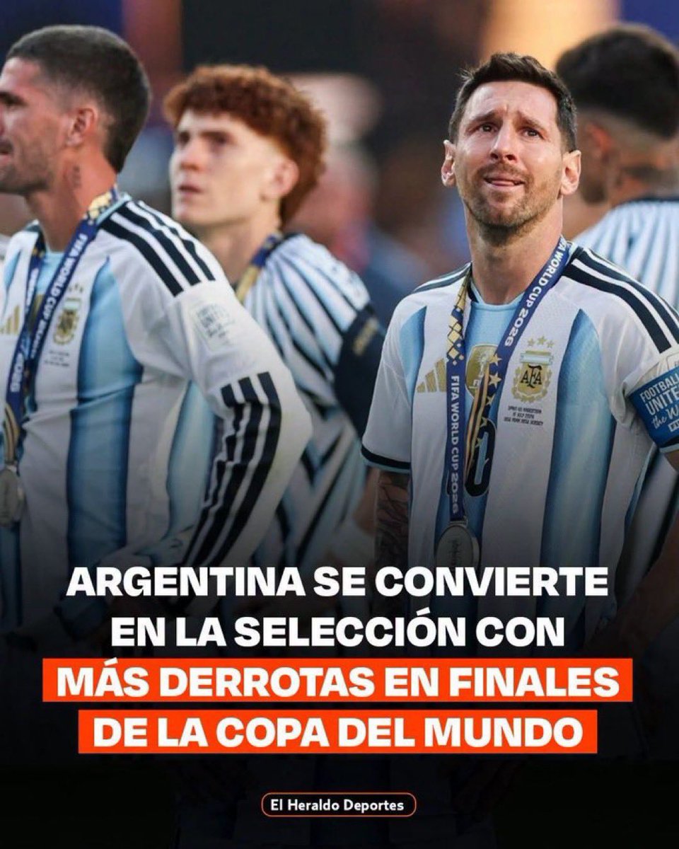 abreu490's tweet photo. @marcalpalazzolo Pues mira, para que la Finalissima tenga emoción de verdad: el que gane se queda con una estrella del otro. Si les ganamos, nos ponemos la tercera y ustedes se quedan con dos. A ver si se sostiene tanto pico cuando hay algo que perder. ⭐️⚽️🏆😂🫶🇪🇸 https://t.co/yvdzNEITln