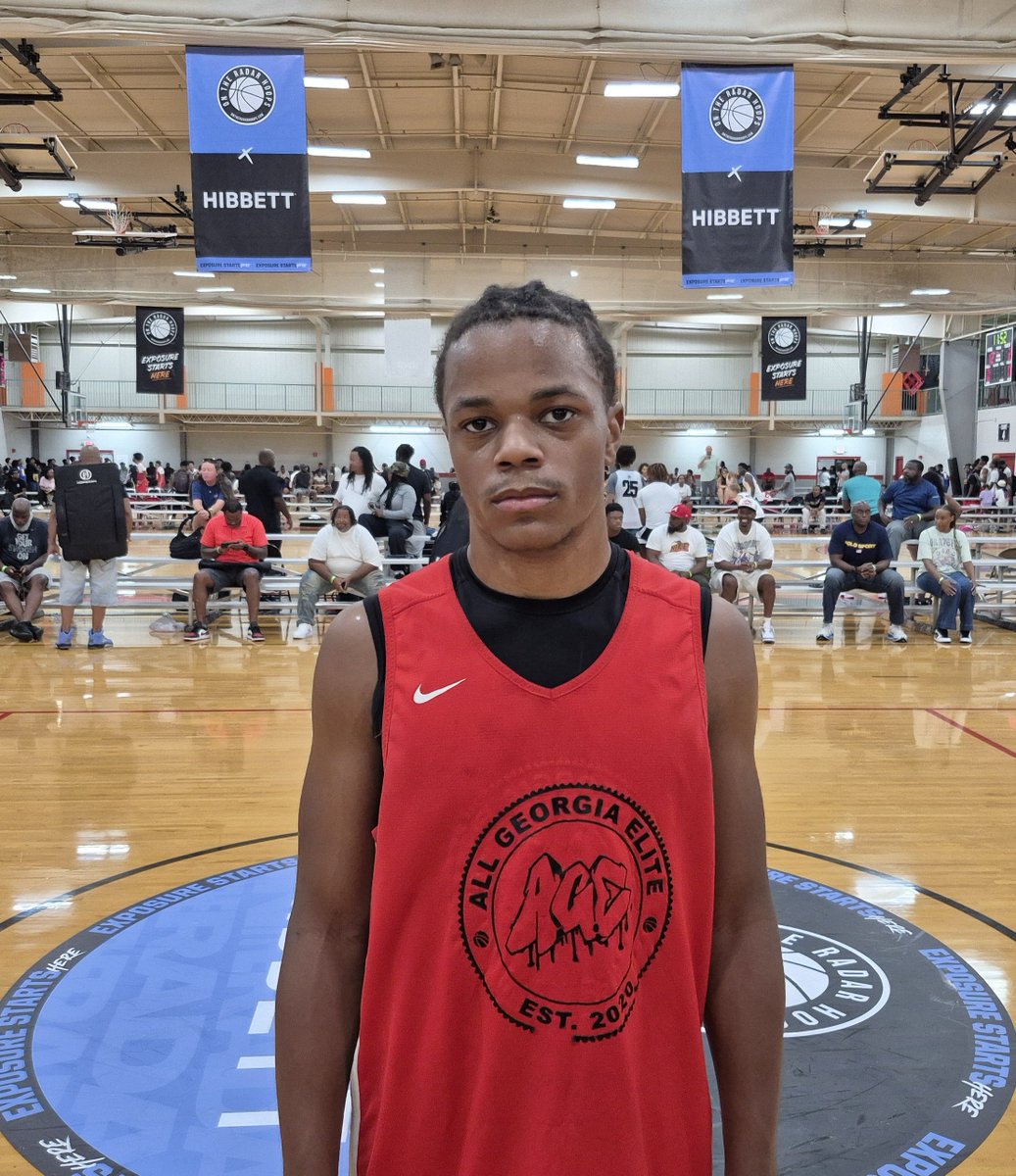 JHillsman's tweet photo. All Georgia Elite's Corlin Cabbil (L-20pts) and Dominique Bunch (R-17pts 7reb) were huge in the 2H as AGE held off a HWPO to advance to the Finals of Red bracket. @OnTheRadarHoops #FinalRun https://t.co/D1XRlpz7ZC