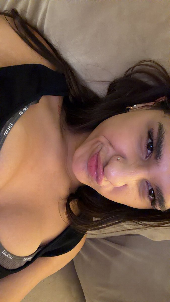 againlolxd's tweet photo. my dm’s are opened 😋 https://t.co/FGTN4HM1Xe https://t.co/b9agQFjsOH