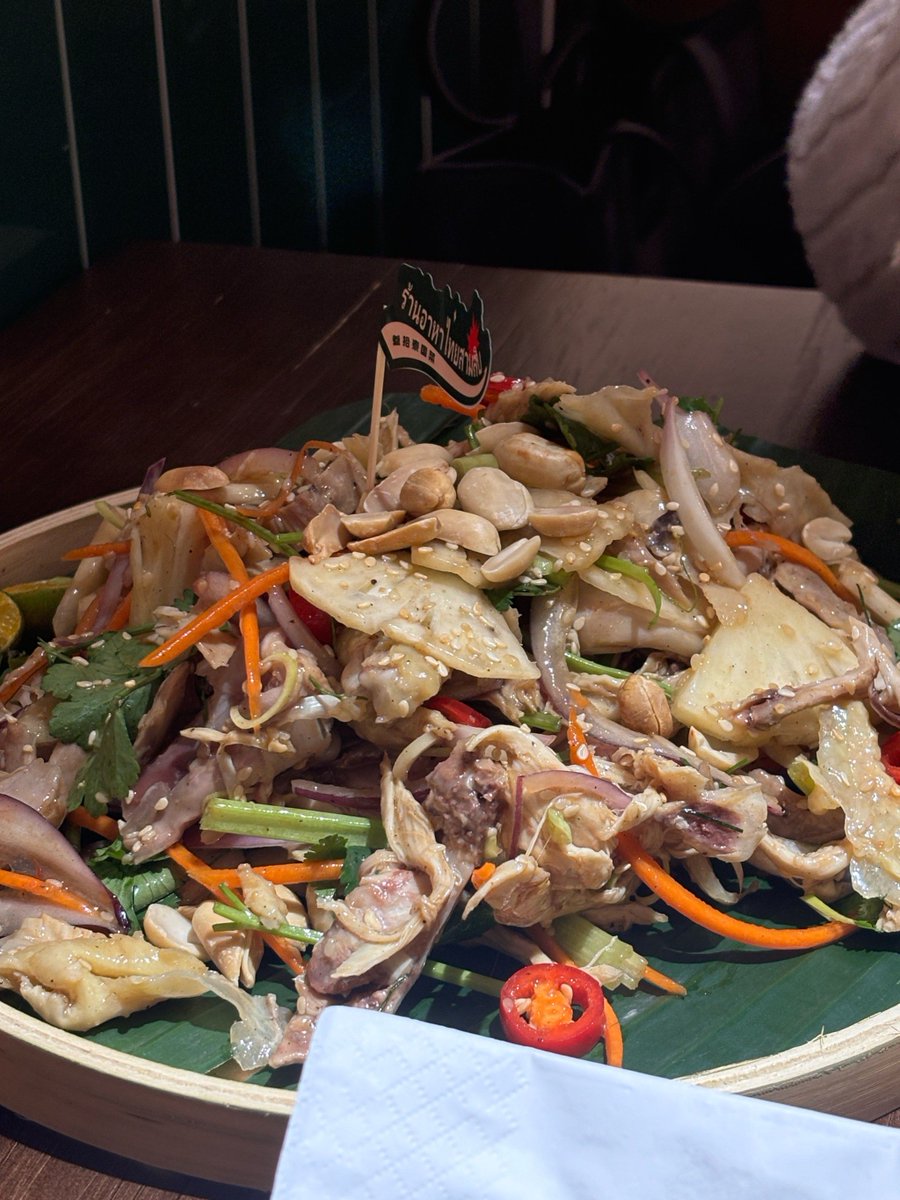 VCowper46541's tweet photo. Craving bold flavors Today I’m treating myself to authentic pad thai – sweet, tangy, and perfectly stir-fried with fresh shrimp and crunchy peanuts  That’s the exotic vibe I need for lunch!， https://t.co/b271MSgSDl