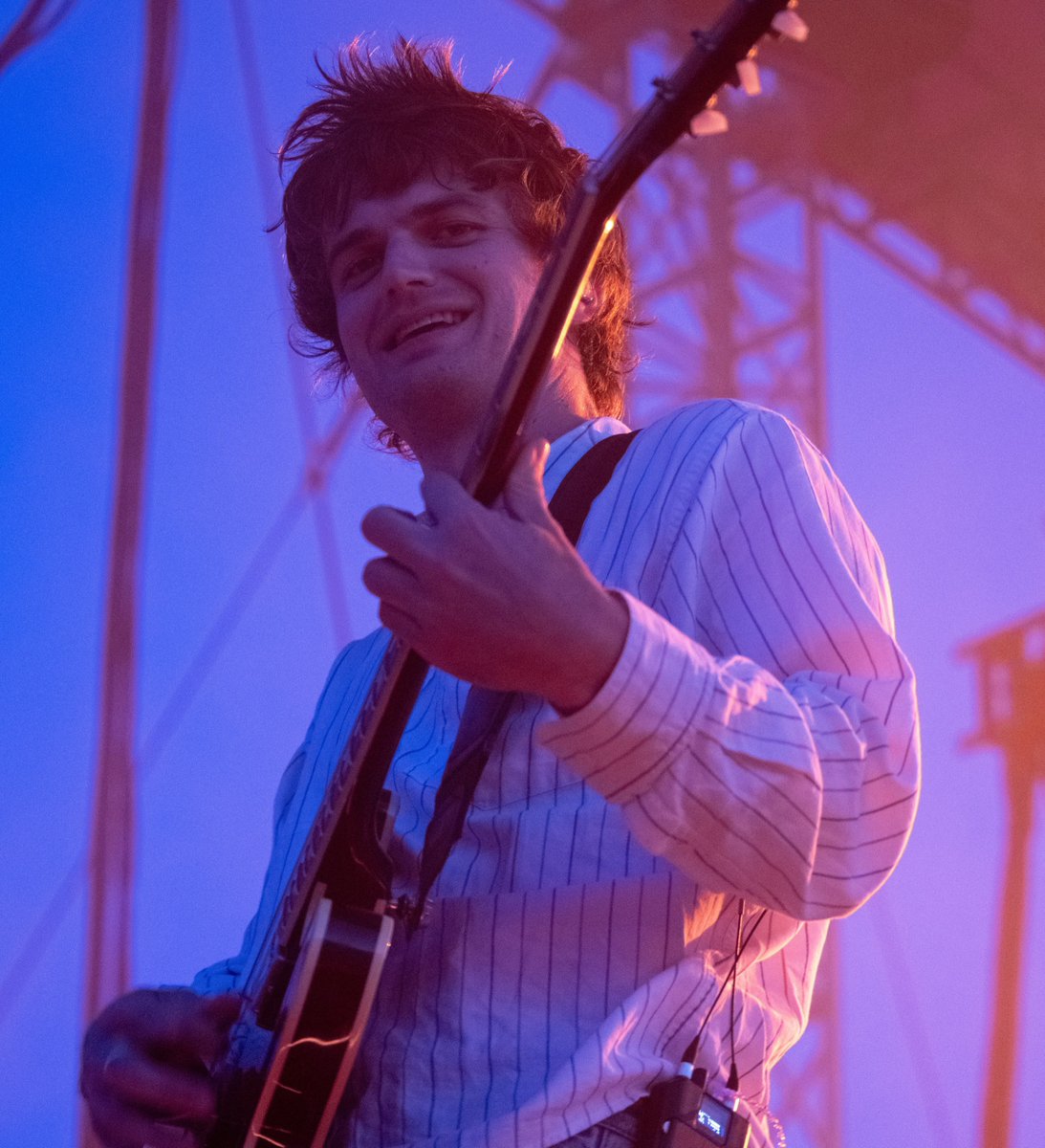 itsdjokeeryfan's tweet photo. there's something so comforting about joe he always looks like he has so much love and kindness to give to the people he meets..that warm, genuine smile of his never fails to make my day &amp; i love that man so much https://t.co/lxB5Bw9Owh