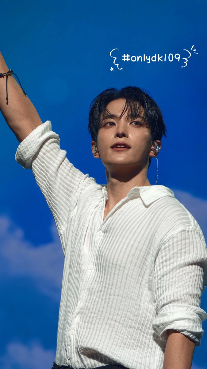 onlydk109's tweet photo. DxS Serenade Kaohsiung Day 2 

You just shine on stage (˶˃ ᵕ ˂˶)

#dk #dxs #dokyeom #seventeen #dxsserenade https://t.co/okD9bqZCLM