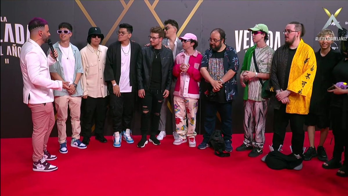 NadiaHStokes's tweet photo. Que vuelvan las afombras rojas dónde se entrevistaba a los streamers que iban llegando... #LaVeladaDelAñoVI https://t.co/bc0fNrM91b