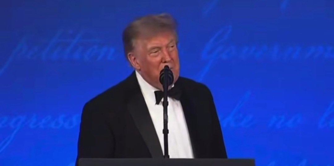 AzPetrich's tweet photo. He's vulgar. He's vile. He's sexist. He deserves no respect. For some reason, millions of citizens are willing to allow this man to drive our country into the ground because of his obsession over the fact that he will never be as good as President Obama. https://t.co/LmdtUIR4MA